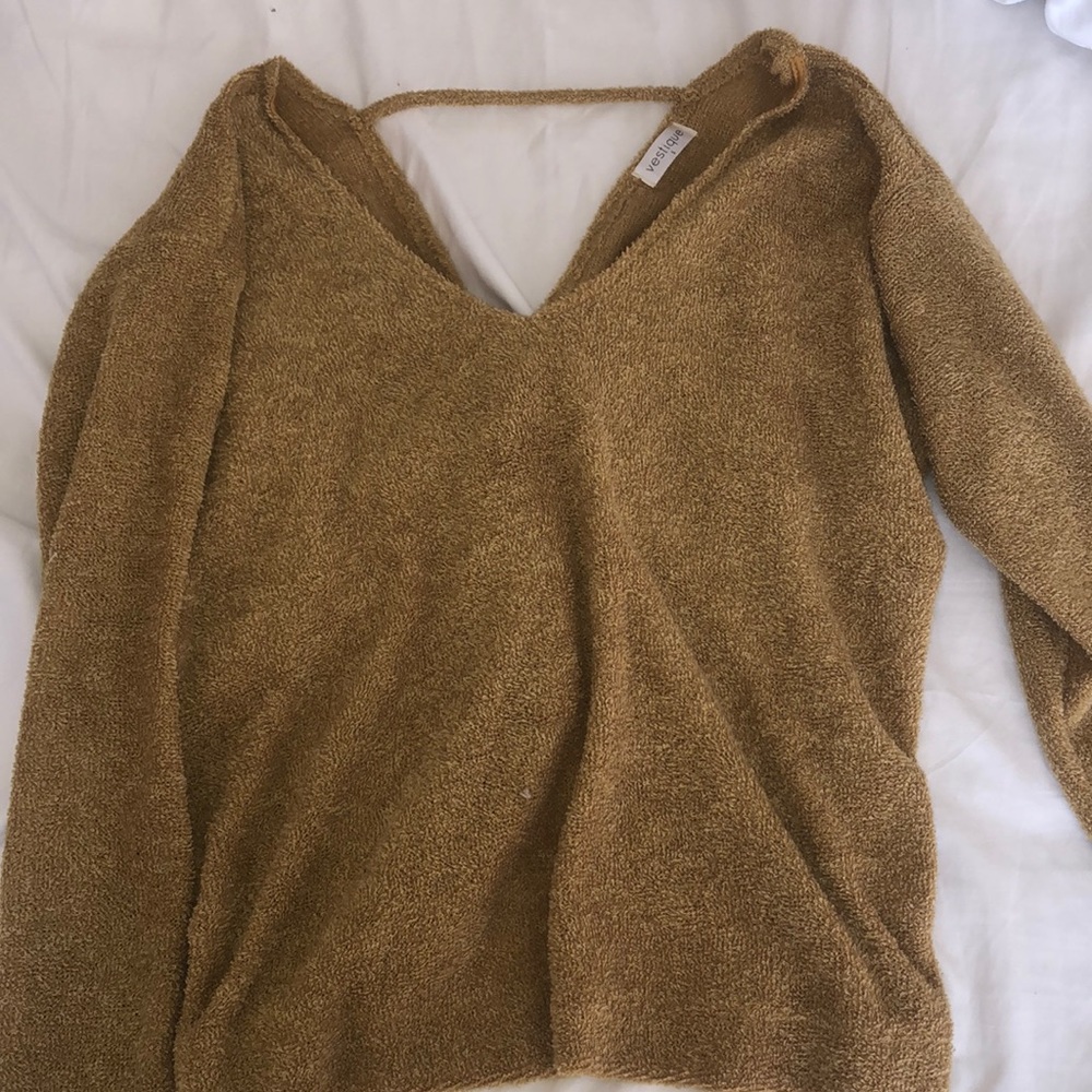 Vestique green sweater